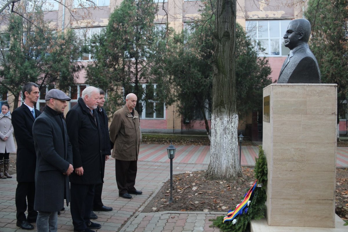 Universitatea de Vest „Vasile Goldiş” din Arad a deschis manifestările dedicate centenarului Marii Uniri prin omagierea zilei de naştere a marelui patriot român Vasile Goldiş (1862-1934) - 154 de ani de la naștere