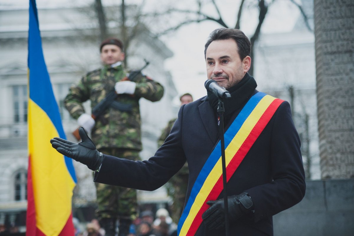 Gheorghe Falcă: La mulţi ani, arădeni! La mulţi ani, români!