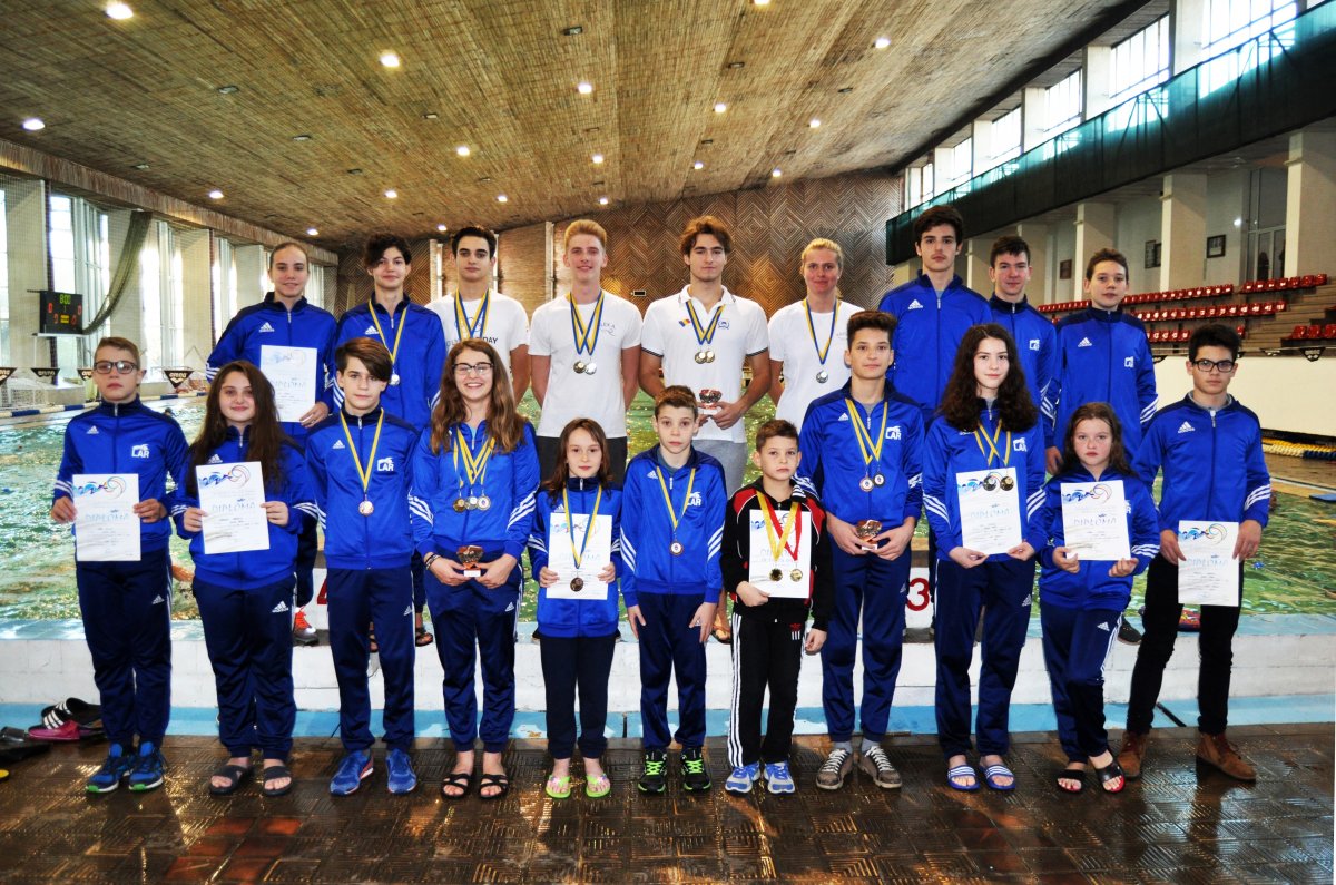 Înotătorii CSŞ Gloria Arad - 21 de medalii la 
