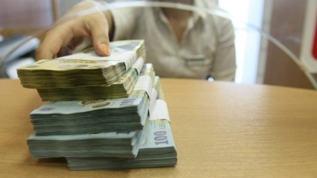 LOVITURĂ pentru bugetari la ultima şedinţă a Guvernului Cioloş. Salariile şi indemnizaţiile ar putea fi ÎNGHEŢATE pentru 2017