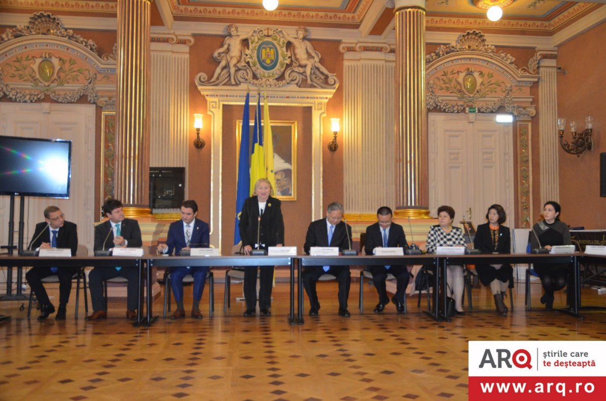 Simpozionul Internațional Cultură și Civilizație Chineză. Dialoguri Interculturale s-a desfășurat la Arad