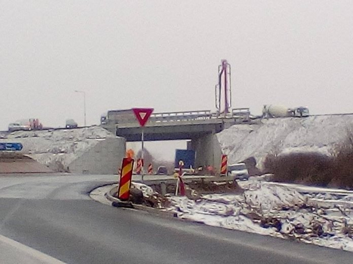 Mai bine mai târziu… ! Mâine ar trebui să fie daţi în folosinţă cei 15 kilometri de autostradă promişi săptămâna trecută