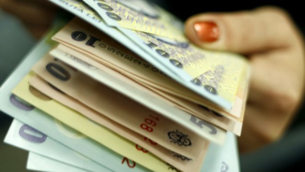 Guvernul ar trebui să stabilească azi nivelul salariului minim pe economie pentru anul 2017