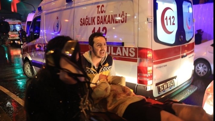 Atac armat într-un club de noapte din Istanbul. Sunt 39 de morţi, dintre care 16 străini şi 69 de răniţi VIDEO