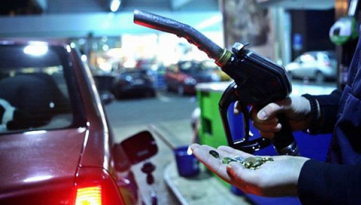 Veşti bune pentru şoferi la început de an! Benzina şi motorina s-au ieftinit