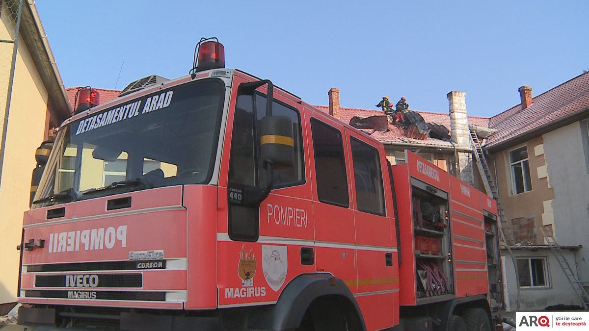 SÂMBĂTENI | Cursurile au fost suspendate câteva zile la școala cuprinsă de incendiu