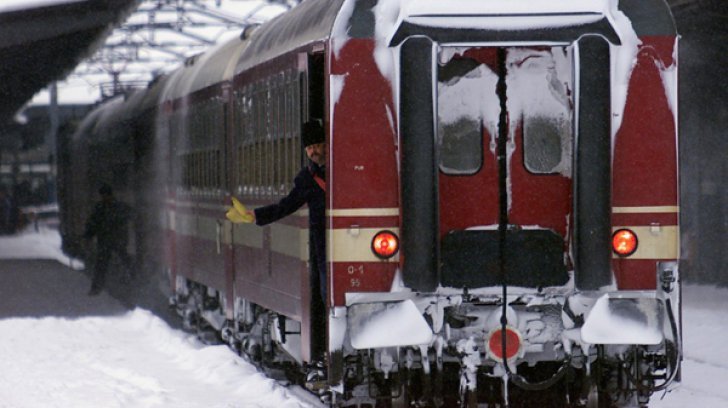 Peste 100 de trenuri, ANULATE din cauza zăpezii și a gerului