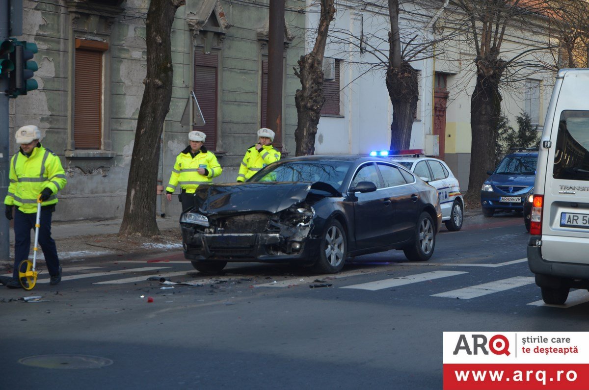 Un Audi s-a lovit cu o Dacie