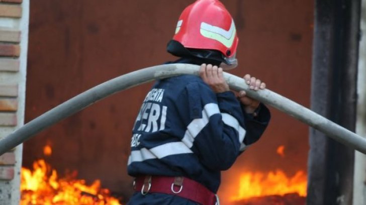 INCENDIU VIOLENT la un spital de psihiatrie din Timiş. Zeci de bolnavi, EVACUAŢI