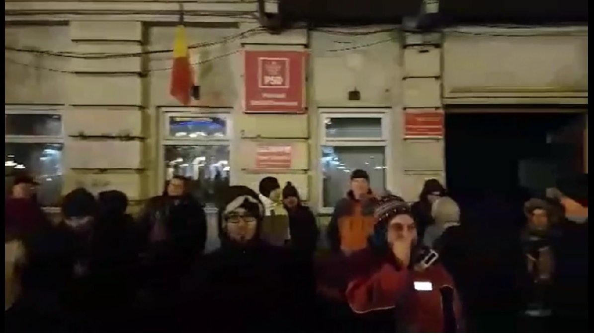 Arădenii au ieșit la protest împotriva PSD! (VIDEO)