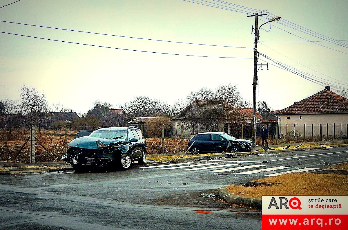 Accident între un Audi şi un Volvo în Sânicolau Mic. Oare cine o fi vinovatul?