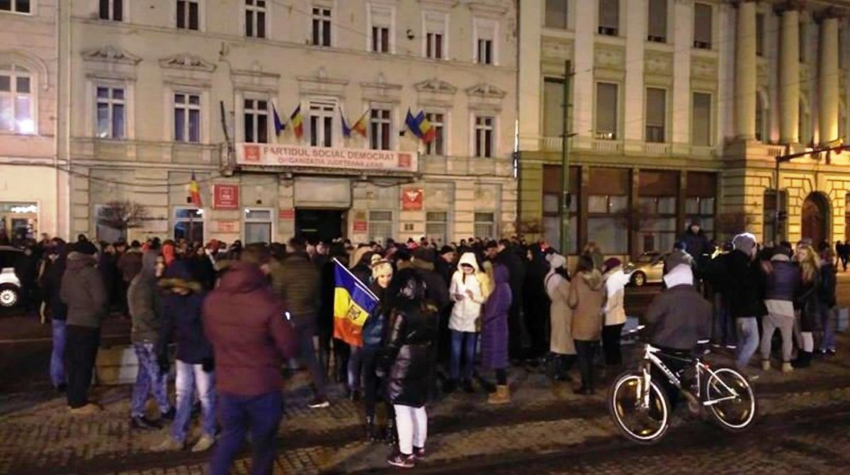 Mobilizare pentru un nou PROTEST în fața PSD Arad, miercuri seară