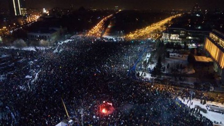 Fotografiile FABULOASE care arată adevăratele proporţii ale protestului de la Guvern