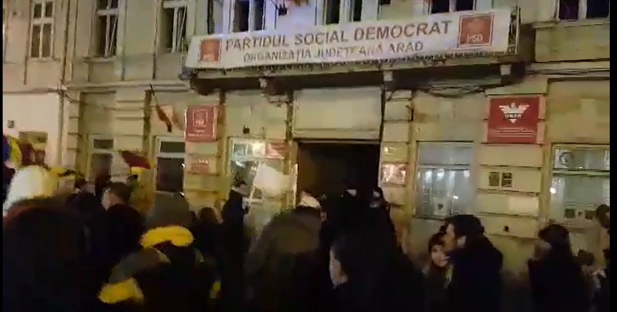 Peste 4000 de arădeni au iesit în stradă împotriva PSD! (VIDEO)