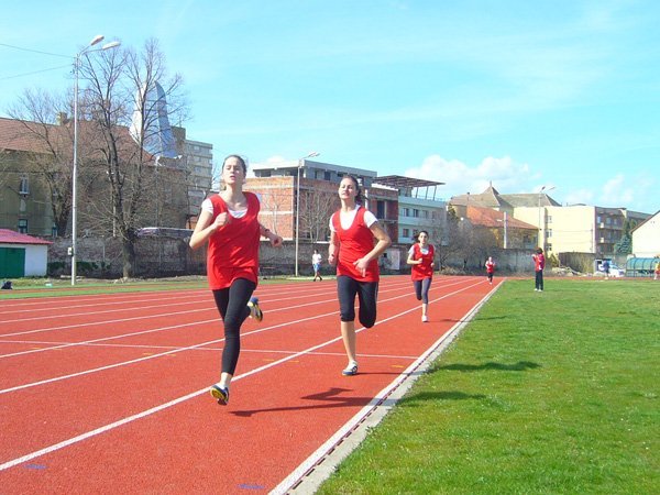 Atletismul arădean îşi cere dreptul. Acela de a administra Stadionul Gloria!