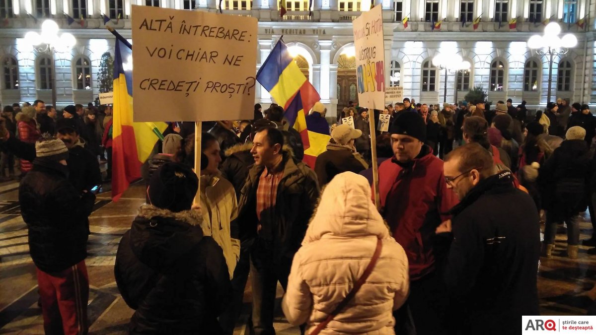 Arădenii continuă protestele: 