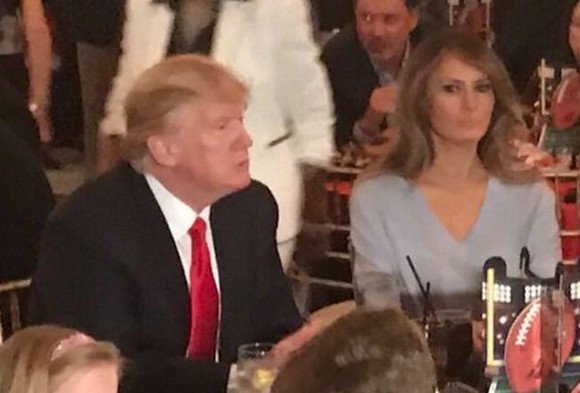 Toată lumea e obsedată de această imagine cu Melania Trump! Detaliul care confirmă că își urăște soțul