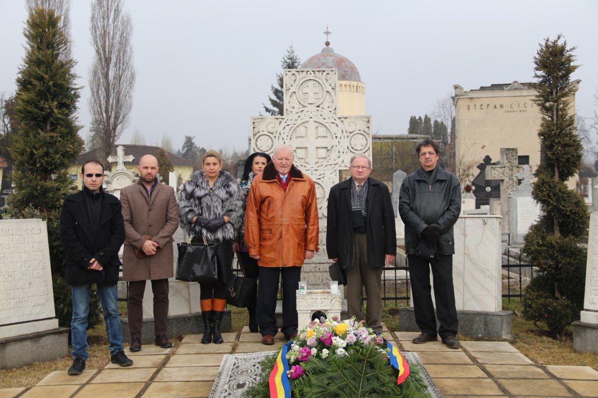 UVVG a depus coroane de flori la mormântul lui Vasile Goldiș