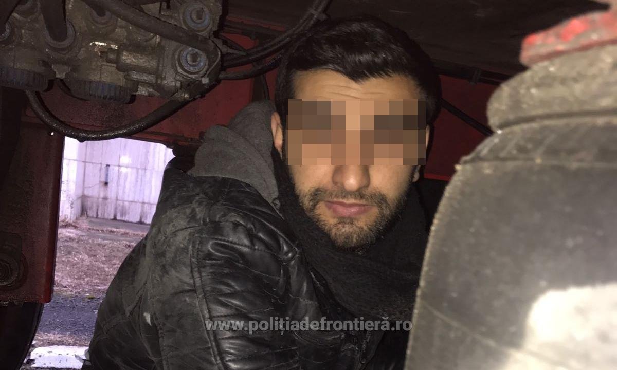 Nădlac: Turc prins sub un camion încărcat cu roșii