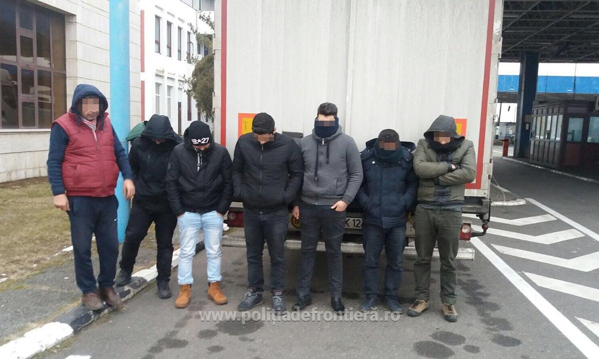 Cinci turci și un sirian au fost prinși în Nădlac ascunși într-un TIR
