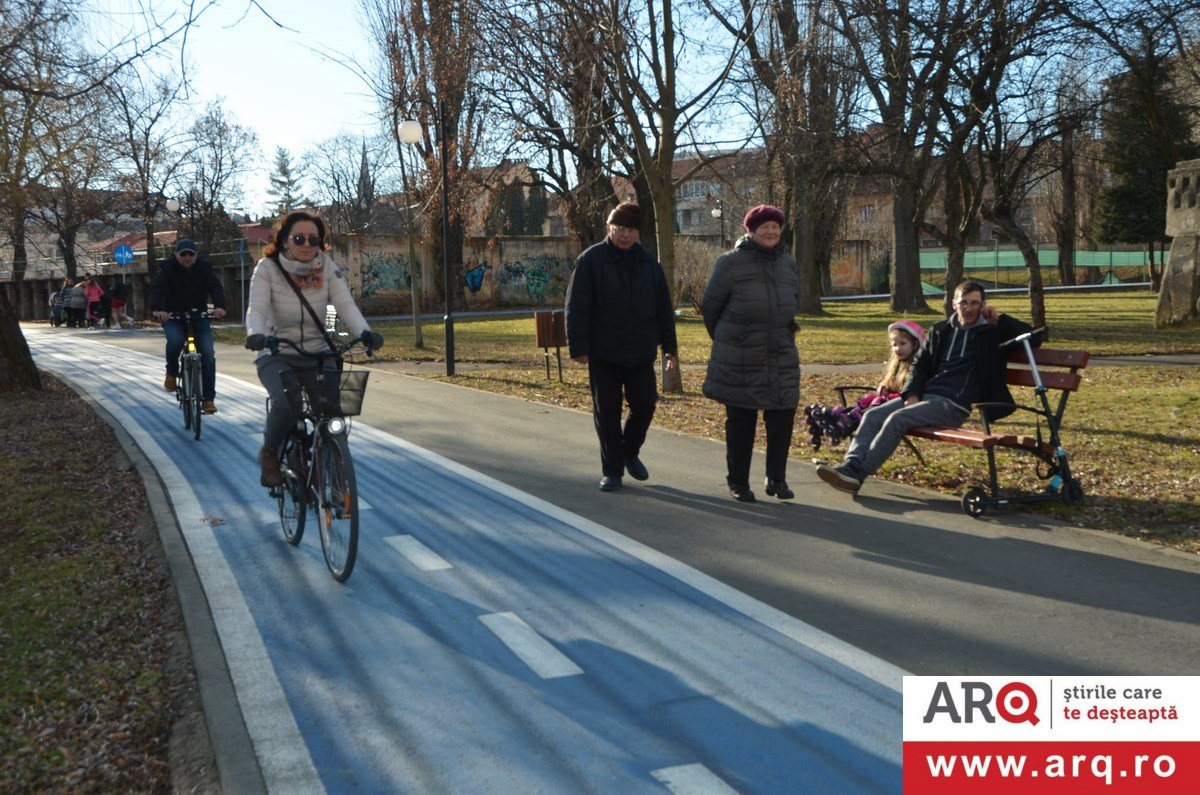 Vremea frumoasă  i-a scos pe arădeni în parc