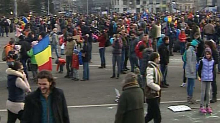 A cincea zi de proteste în Bucureşti. 180 000 de oameni în stradă. Se strigă: 