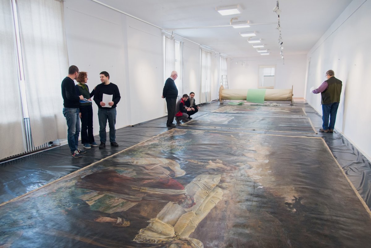 Cea mai mare pictură din muzeul arădean, de 52 de metri pătrați, va fi restaurată cu fonduri europene. Vezi imagini inedite