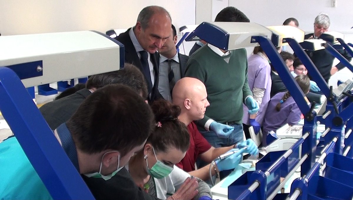 Workshop internaţional: „Implantologia Predictibilă”, în organizarea Facultăţii de Medicină Dentară din cadrul Universităţii de Vest „Vasile Goldiş”