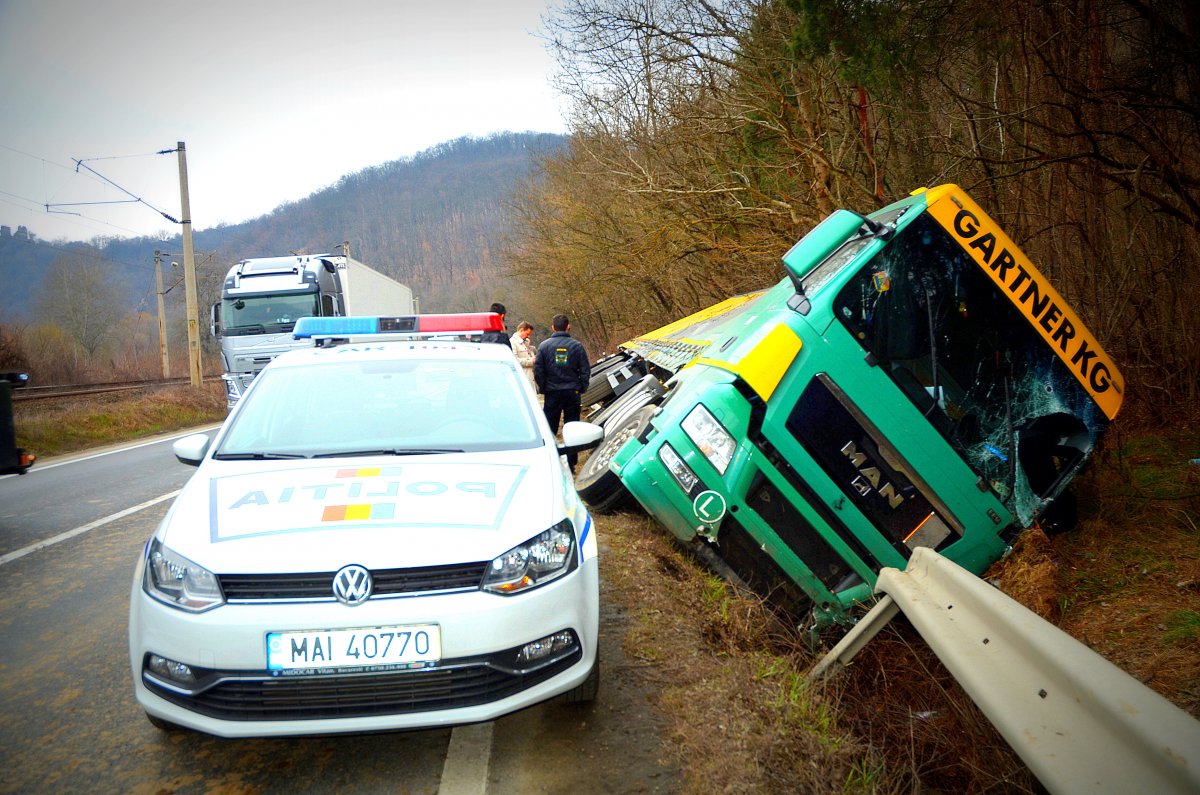 A ieșit din TIR prin parbriz pe DN 7