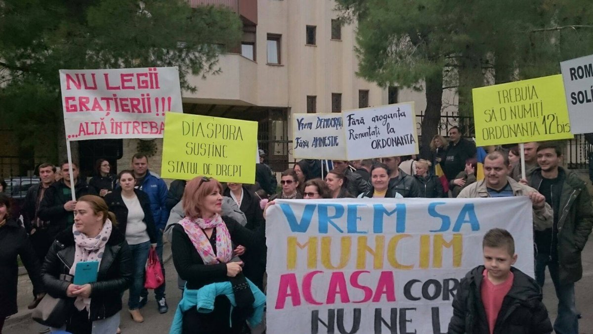Proteste în DIASPORĂ. Românii au ieşit în stradă şi în marile oraşe europene (FOTO)
