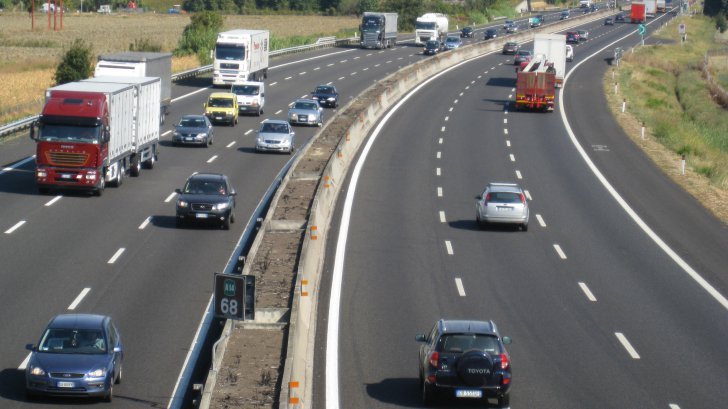 Greșeală în proiectarea autostrăzii Cluj-Oradea. Un tronson trecea printr-un sat