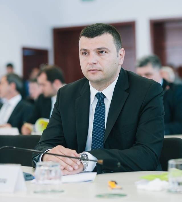 Sergiu Bîlcea: „Reabilitarea tronsonui de drum Arad-Buteni reprezintă una dintre marile provocări pe care mi le-am asumat în mandatul meu administrativ”