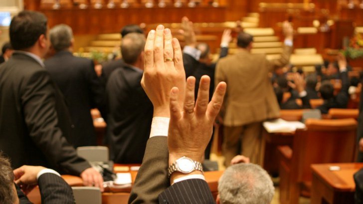 Moţiunea de cenzură împotriva Guvernului Grindeanu va fi citită în plenul Parlamentului