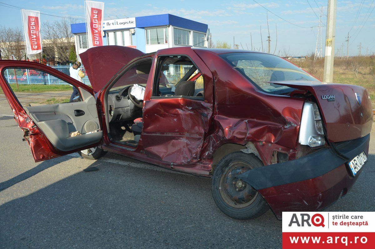 Accident cu Poliția de Frontieră contra Dacie în Cartierul Grădiște (Foto - Video)