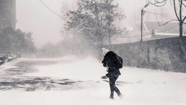 Se întoarce iarna: cod galben de ninsori şi vânt puternic