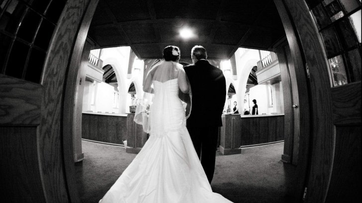 10 lucruri la care se gândesc bărbații când pășesc spre altar la propria nuntă