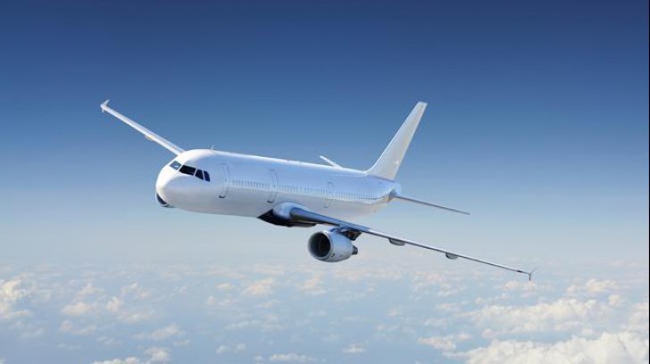 INCREDIBIL O companie aeriană interzice accesul pasagerilor care sunt îmbrăcaţi în colanţi