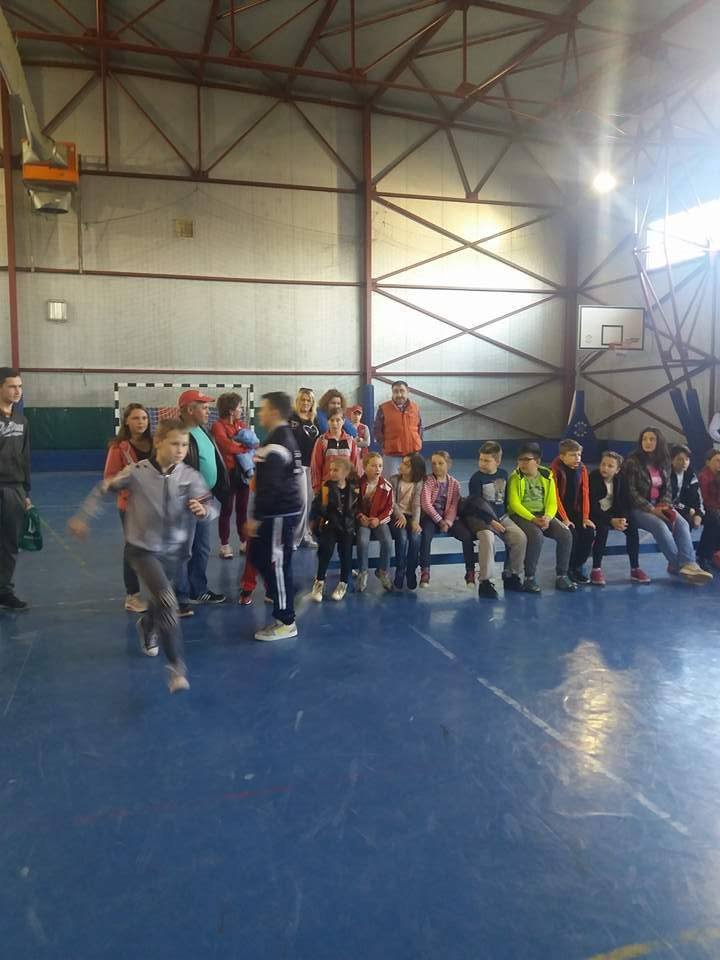 70 de copii s-au înscris la secţia deschisă de Handbal Club Beldiman la Pecica!