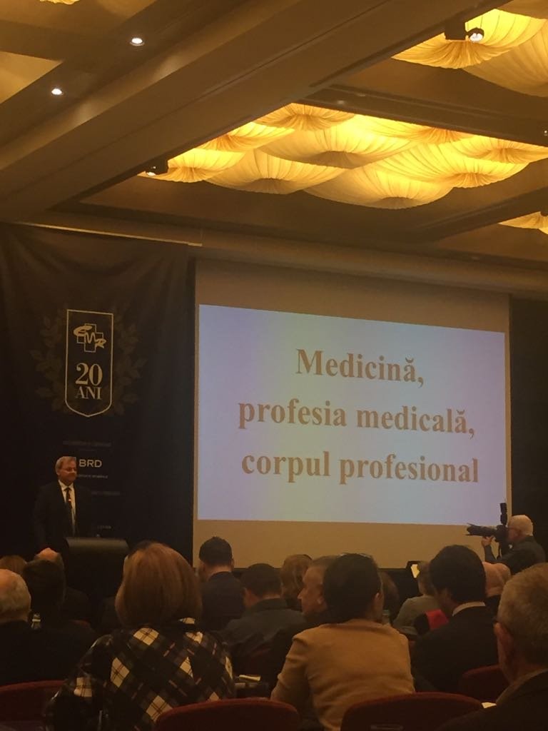Conducerea Colegiului Medicilor din Arad, prezentă la aniversarea a 20 de ani de la înfiinţarea Colegiului Medicilor din România