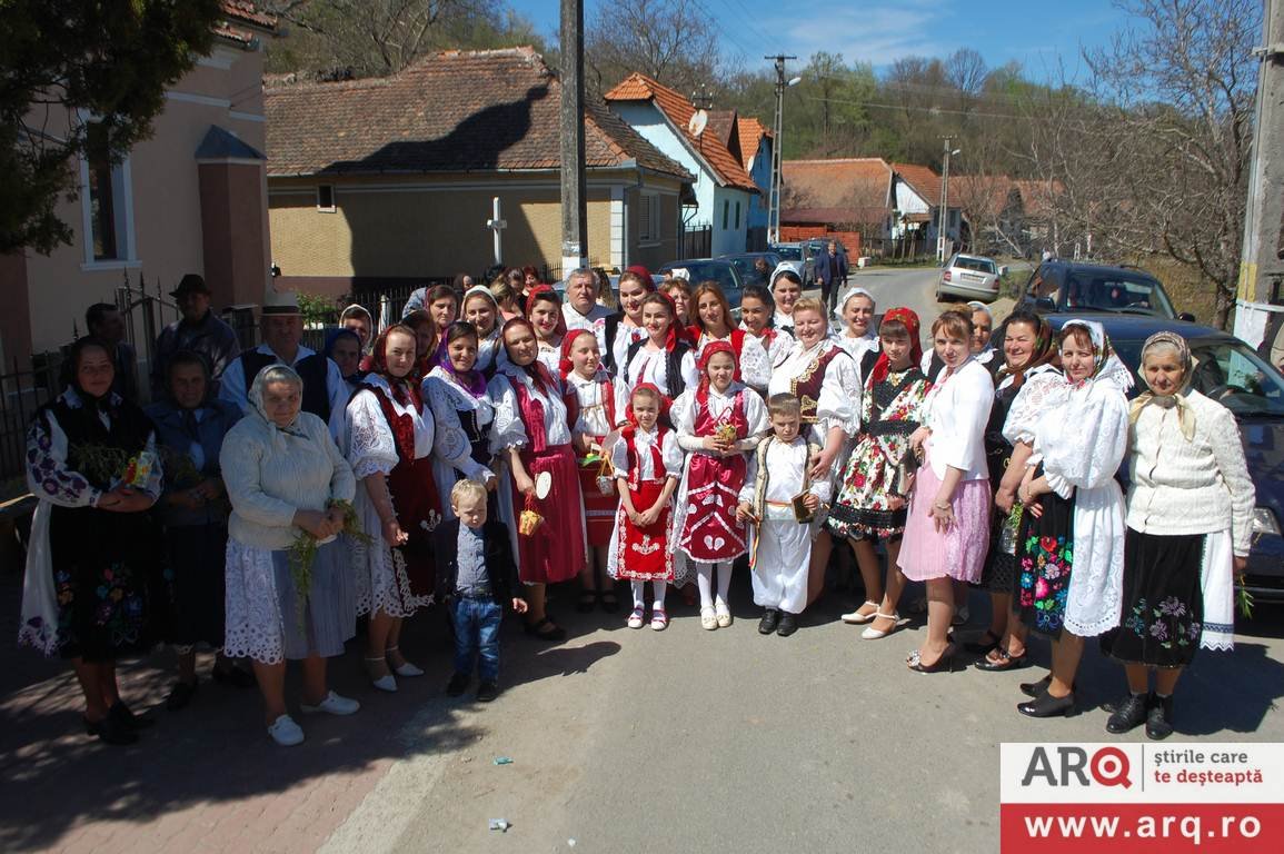 Sărbătoarea Floriilor și portul popular la Păiușeni