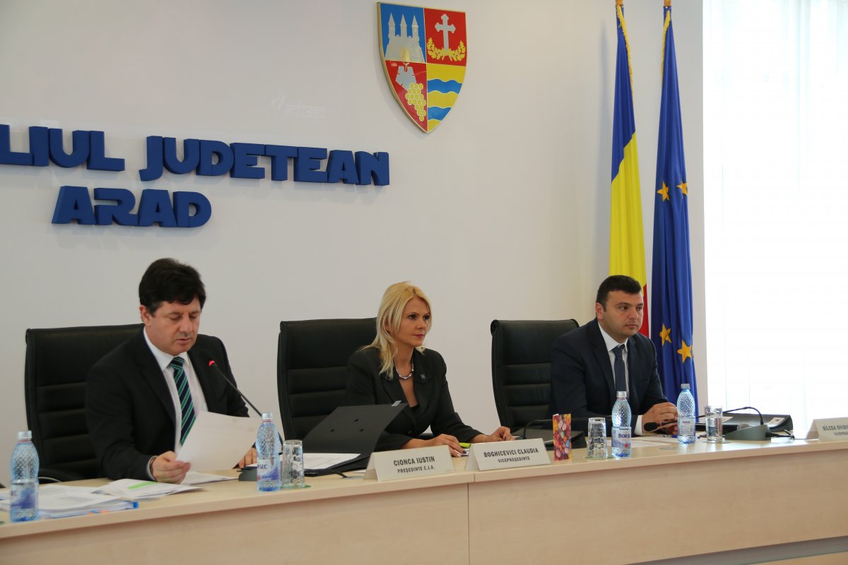 Aprox. 50 km de drumuri județene din Arad, reabilitate printr-un proiect transfrontalier de 13,5 milioane de euro
