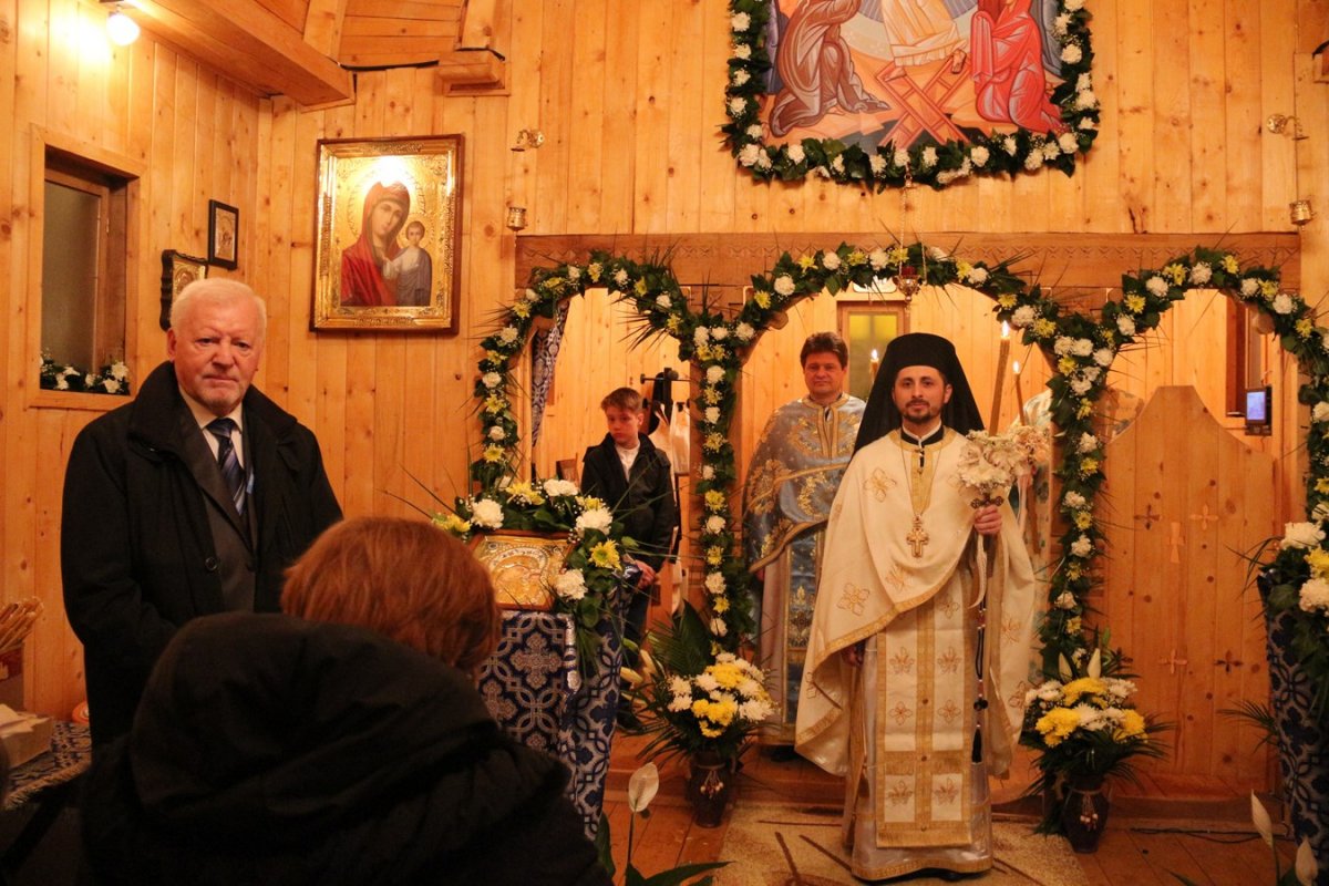 Slujbă de înviere oficiată la Bisericuţa Ortodoxă din cadrul Campusului Universitar „Vasile Goldiş” din Arad