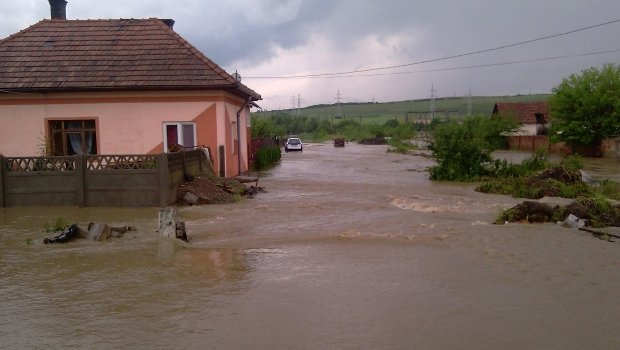 Cod portocaliu de inundaţii pe afluenţii râului Buzău; Cod galben pe râuri din 10 bazine hidrografice, până vineri după-amiază