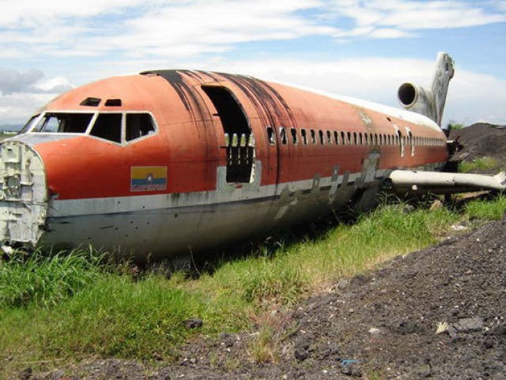 Au găsit epava unui avion în jungla din Costa Rica. Au intrat în fuselaj, ŞOC! De neînchipuit aşa ceva