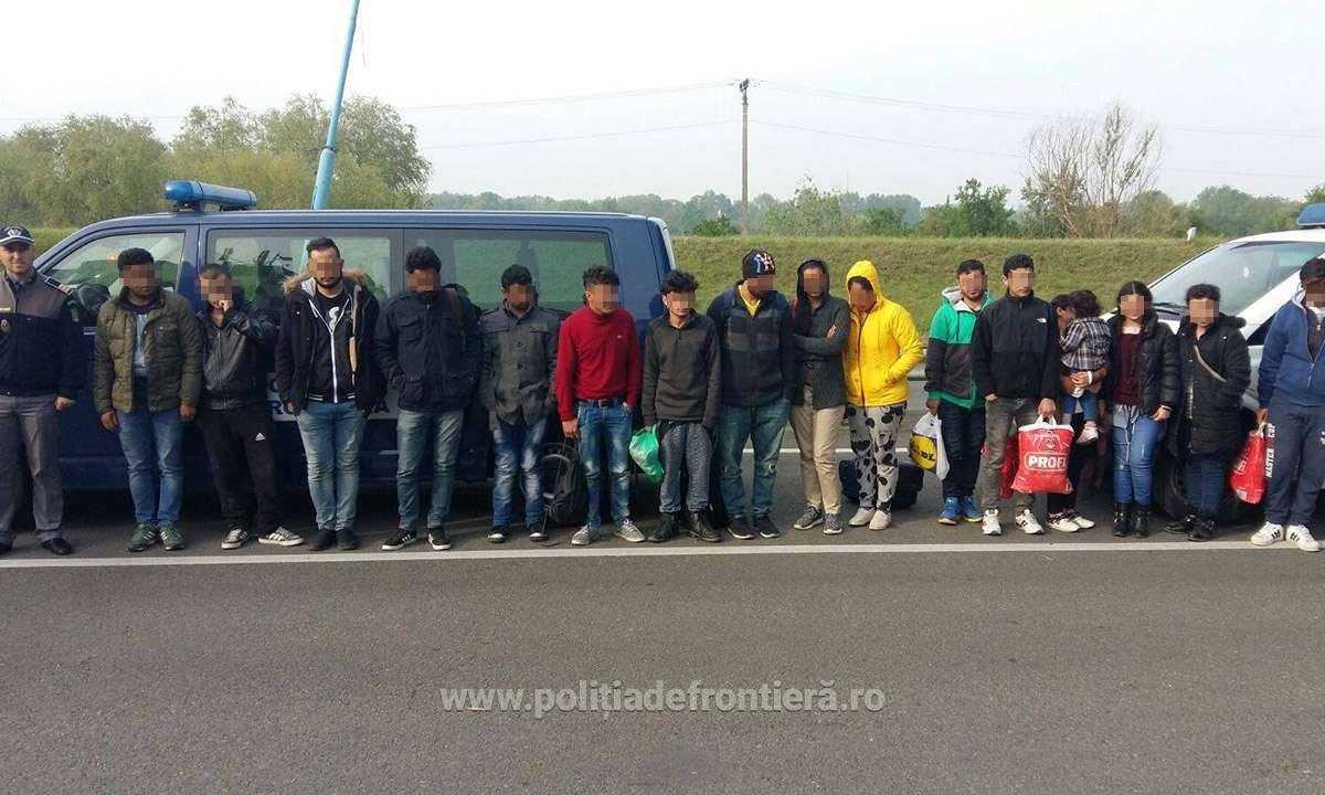 Nădlac: 17 persoane din Irak, India şi Pakistan, prinse când încercau să treacă ilegal frontiera (FOTO)