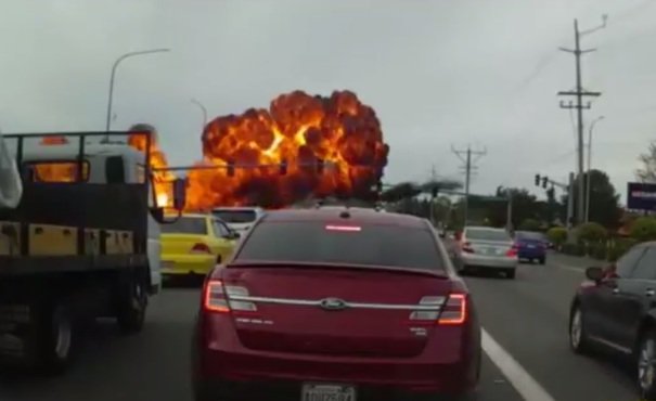 VIDEO Un avion uşor s-a prăbuşit şi a luat foc, în Statele Unite. Momentul exact al producerii accidentului