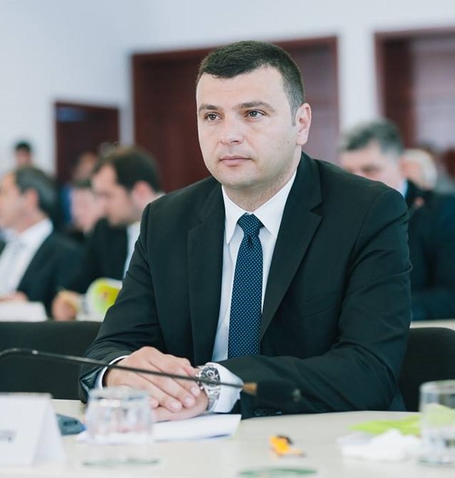 Sergiu Bîlcea (PNL): „Fără rușine, pesediștii sunt gata să grațieze și ziua, ca hoții!”