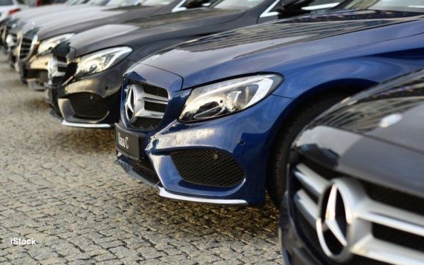 FISCUL scoate la LICITAȚIE mașini pe PREȚURI DE NIMIC, printre care BMW și Mercedes-uri. Uite care e LISTA COMPLETĂ