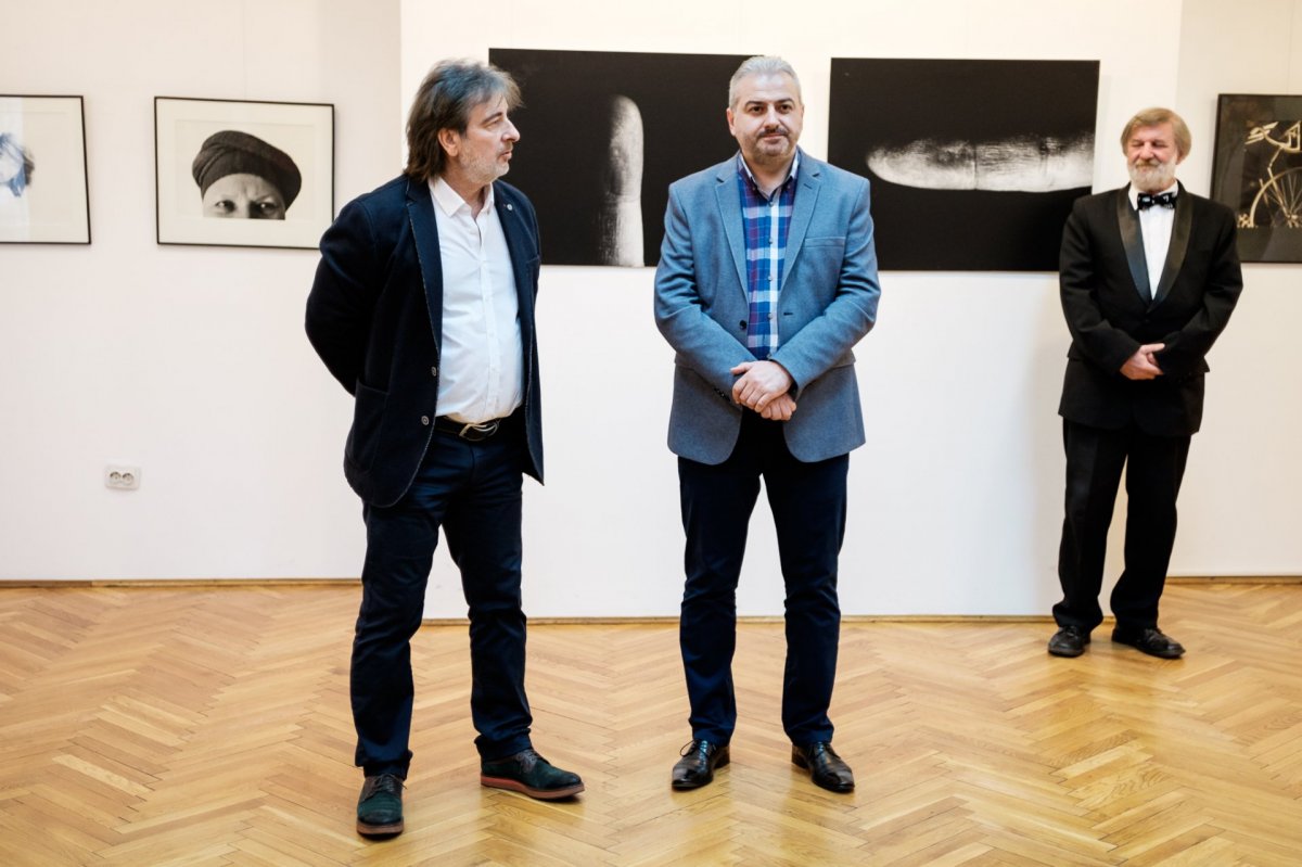 Expoziția fotografului Stelian Acea, ”Începutul Uitat”, a fost vernisată la Sala Clio din Arad 