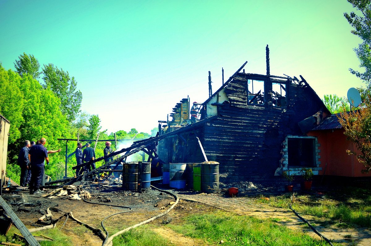 O cabană a ars din temelii în Pădurea Vladimirescu